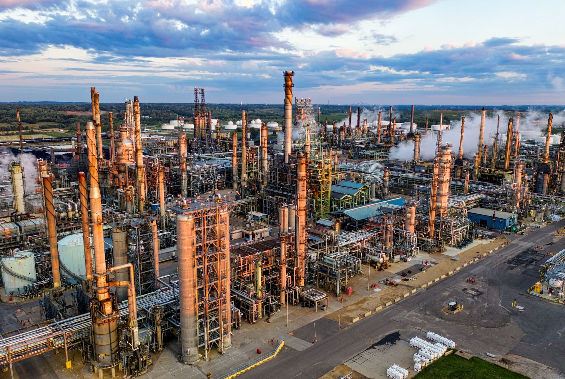 Vue aérienne d'un complexe industriel